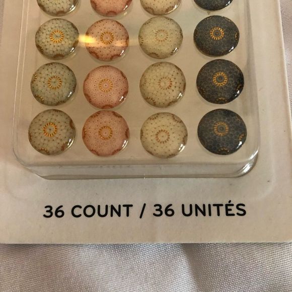 Thumb tacks 4 pkgs - Picture 3 of 4